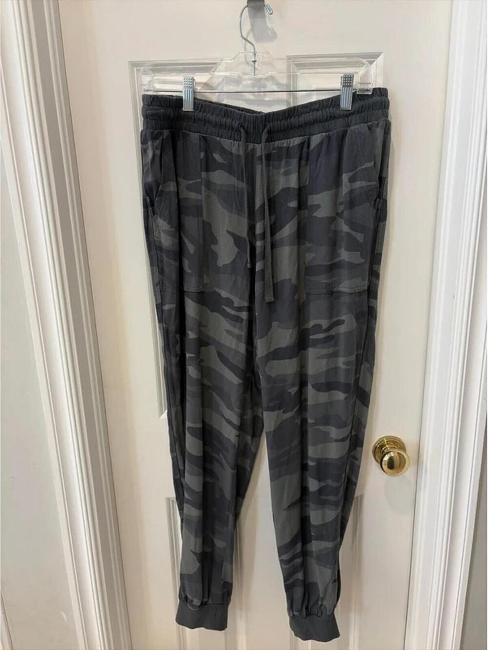 Lightweight Camo Joggers by Splendid, size large